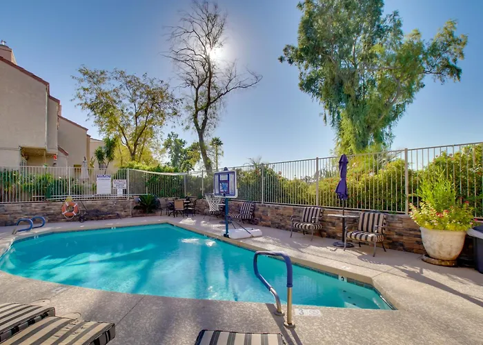 Holiday home 2 Mi To Old Town Scottsdale: W/ Pool Access!